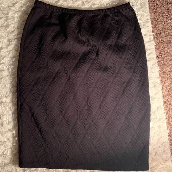 Black pencil skirt - Picture 1 of 3